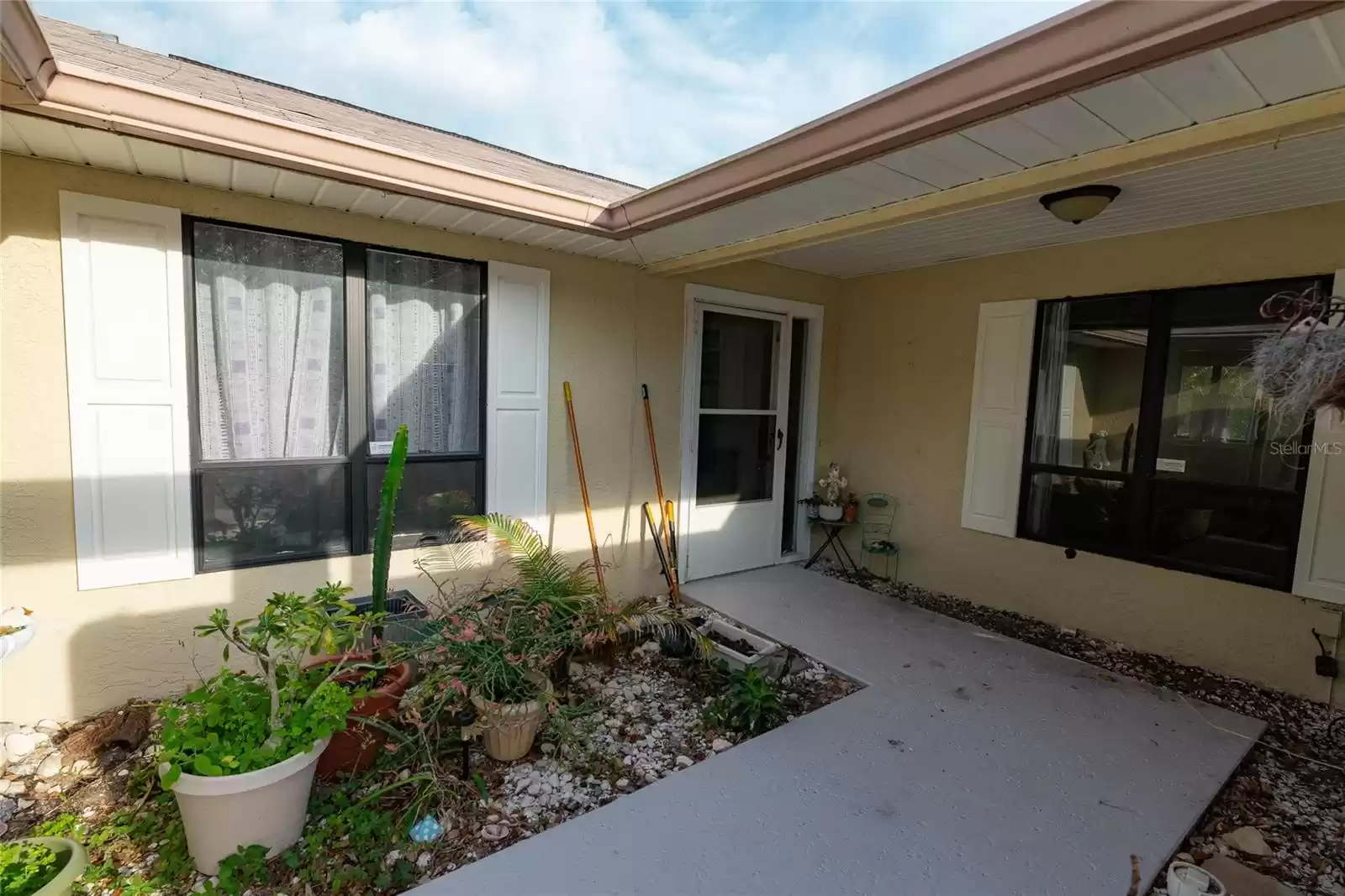 110 LAKESIDE COLONY DRIVE, TARPON SPRINGS, Florida 34689, 2 Bedrooms Bedrooms, ,2 BathroomsBathrooms,Residential,For Sale,LAKESIDE COLONY,MFRT3512265