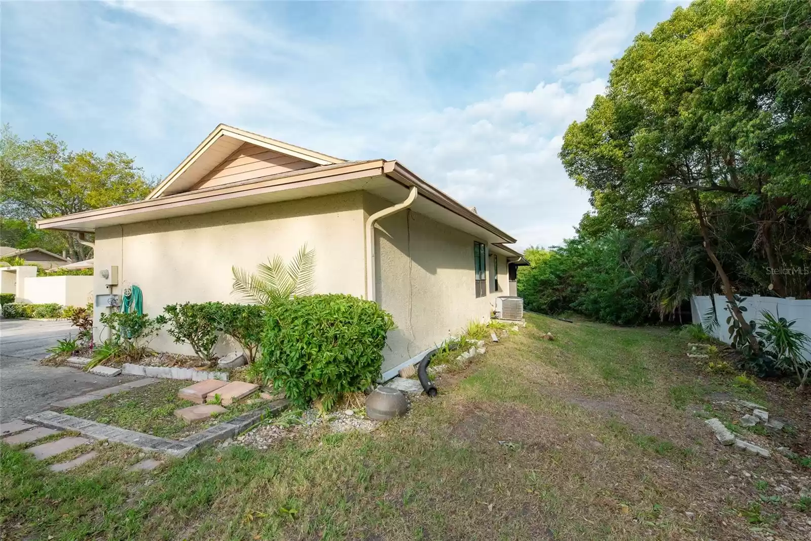 110 LAKESIDE COLONY DRIVE, TARPON SPRINGS, Florida 34689, 2 Bedrooms Bedrooms, ,2 BathroomsBathrooms,Residential,For Sale,LAKESIDE COLONY,MFRT3512265