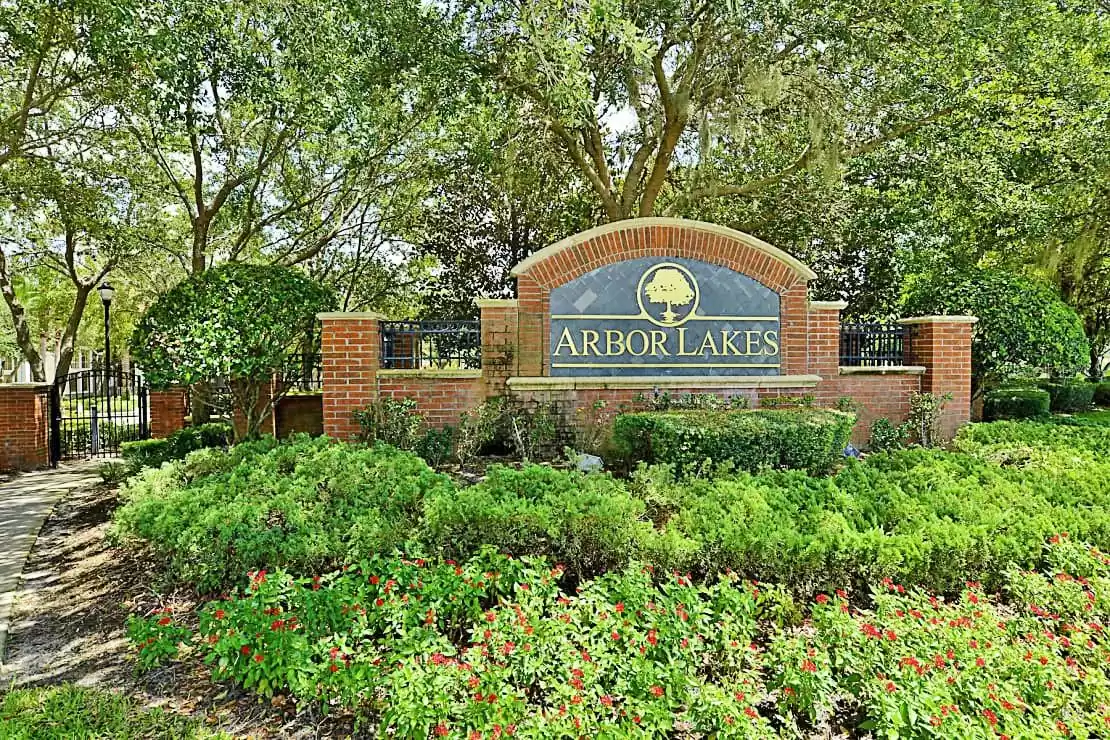 Community Sign - (source: (www.arborlakescondos.org/)