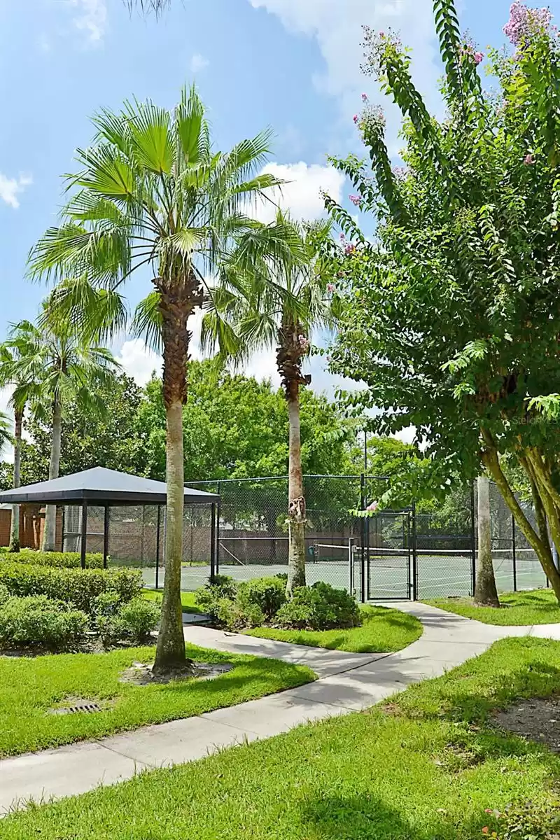 Community tennis courts - (source: (www.arborlakescondos.org/)