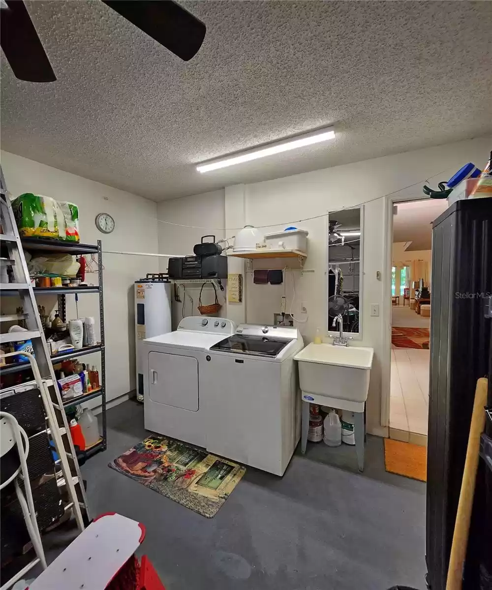 Garage/Laundry