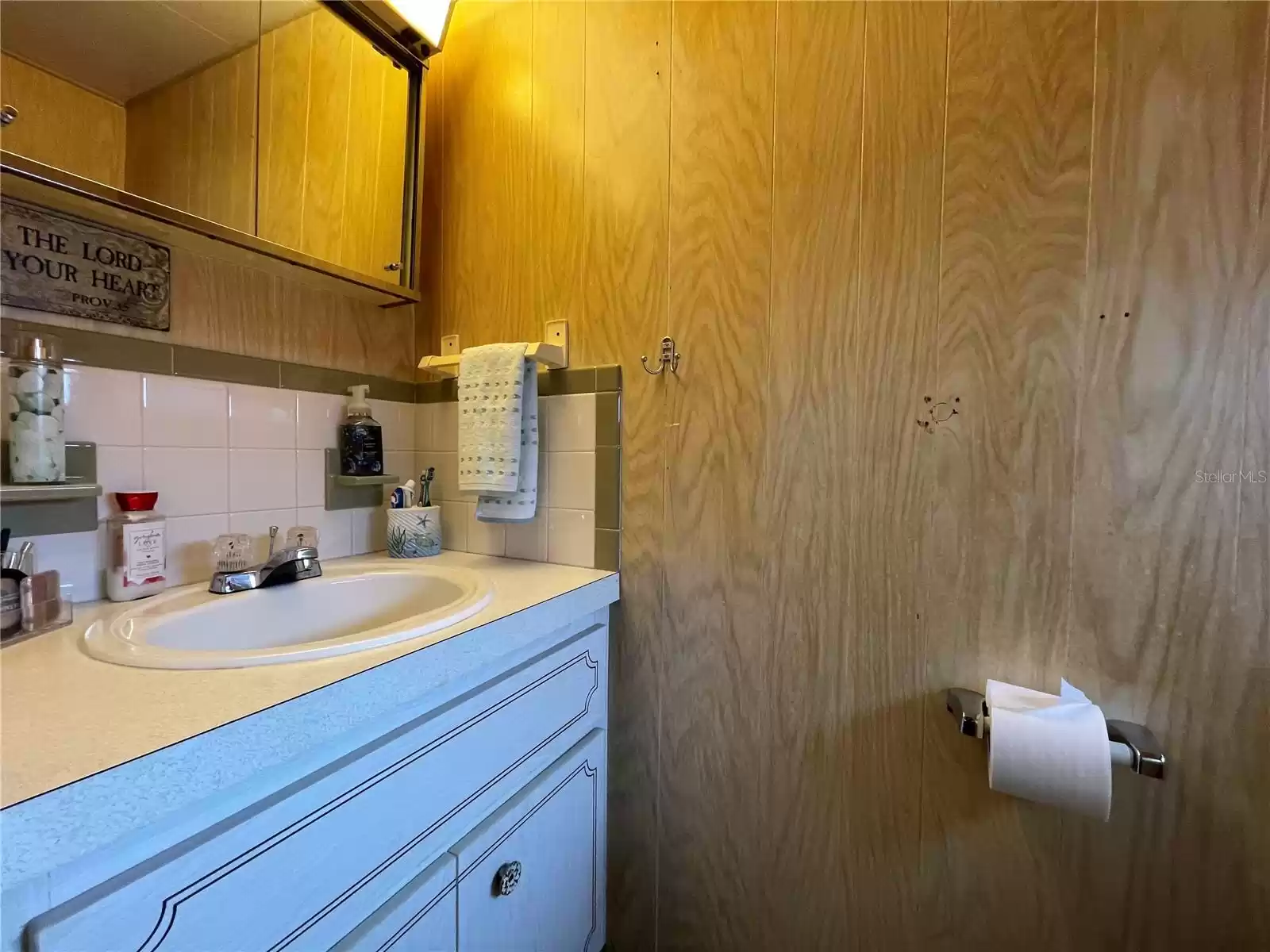 Half bath ensuite in primary bedroom