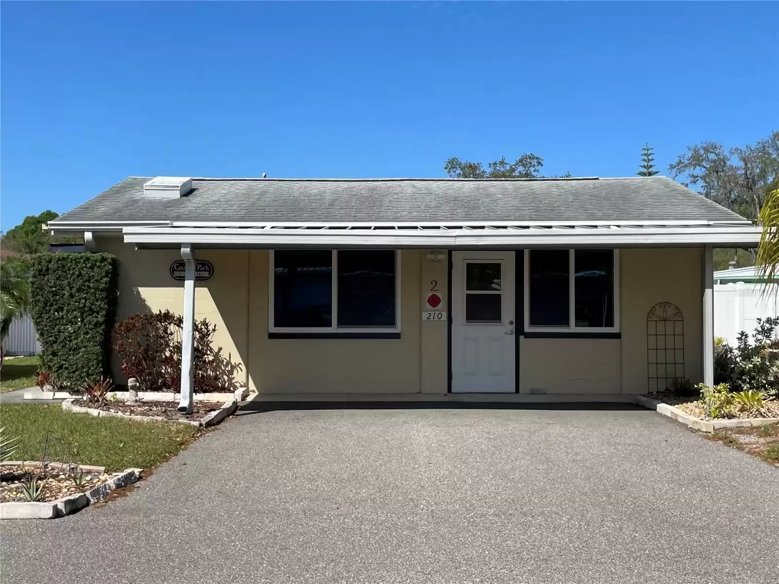 2331 BELLEAIR ROAD, CLEARWATER, Florida 33764, 2 Bedrooms Bedrooms, ,1 BathroomBathrooms,Residential,For Sale,BELLEAIR,MFRU8235537