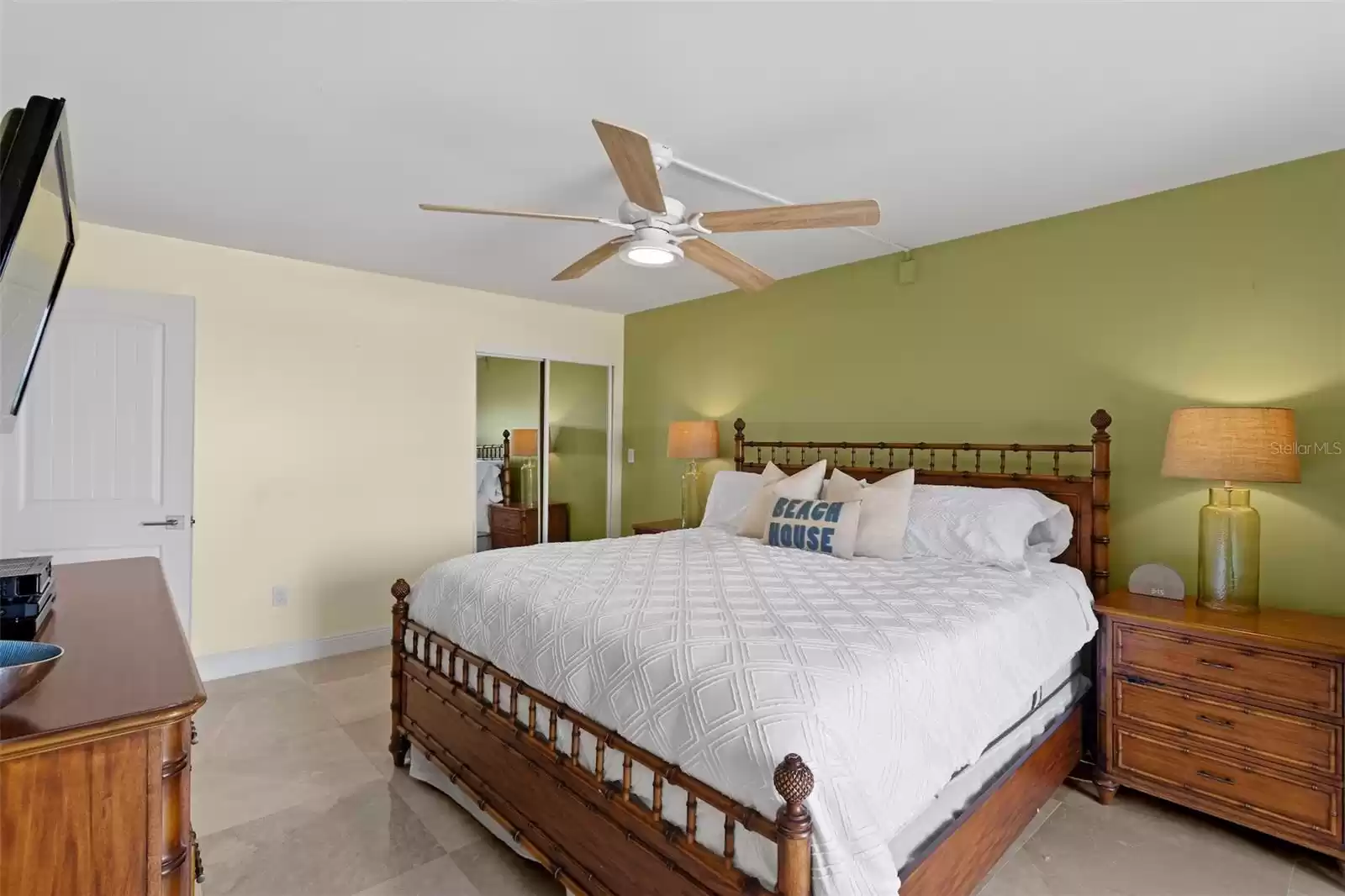 1270 GULF BOULEVARD, CLEARWATER, Florida 33767, 2 Bedrooms Bedrooms, ,2 BathroomsBathrooms,Residential,For Sale,GULF,MFRT3512910