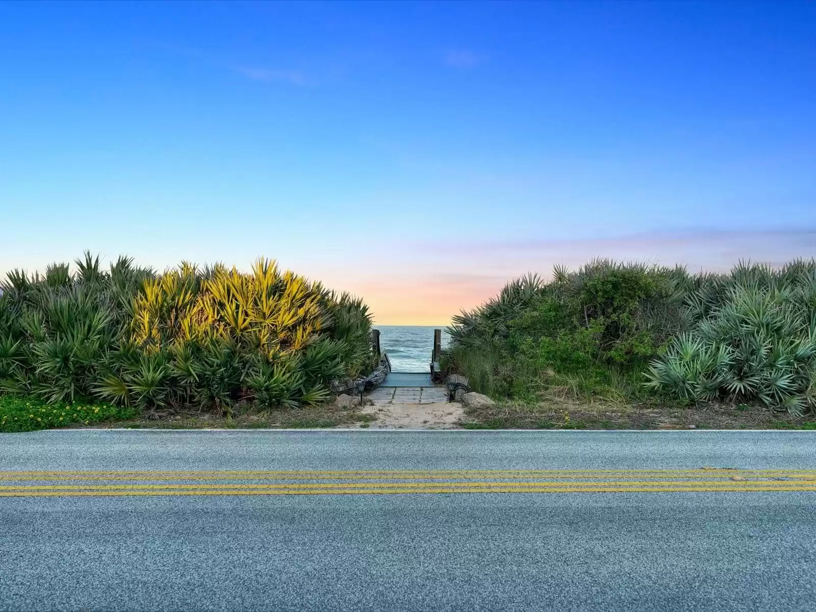 3580 OCEAN SHORE BOULEVARD, ORMOND BEACH, Florida 32176, 4 Bedrooms Bedrooms, ,3 BathroomsBathrooms,Residential,For Sale,OCEAN SHORE,MFRV4935363