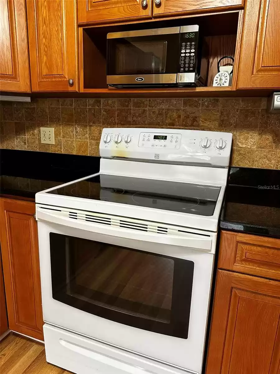 Stove/oven/microwave