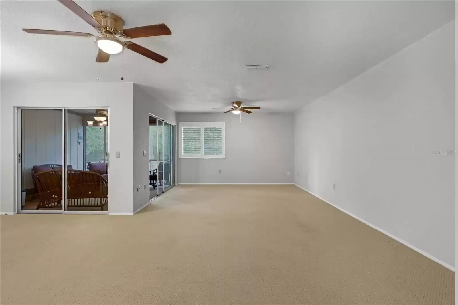 Livingroom and dining room open floor plan