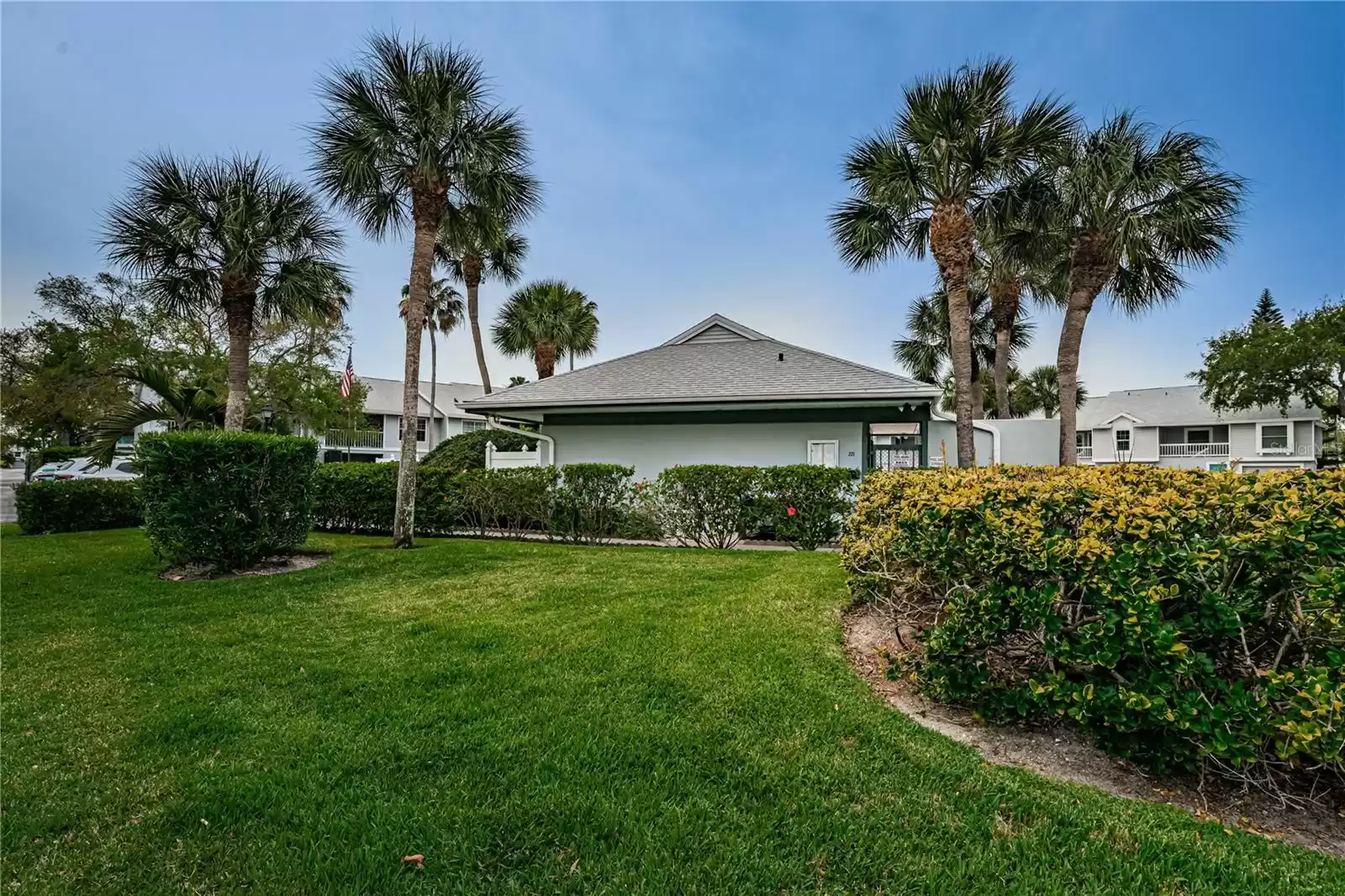 235 NAUTILUS WAY, TREASURE ISLAND, Florida 33706, 2 Bedrooms Bedrooms, ,2 BathroomsBathrooms,Residential,For Sale,NAUTILUS,MFRU8236141