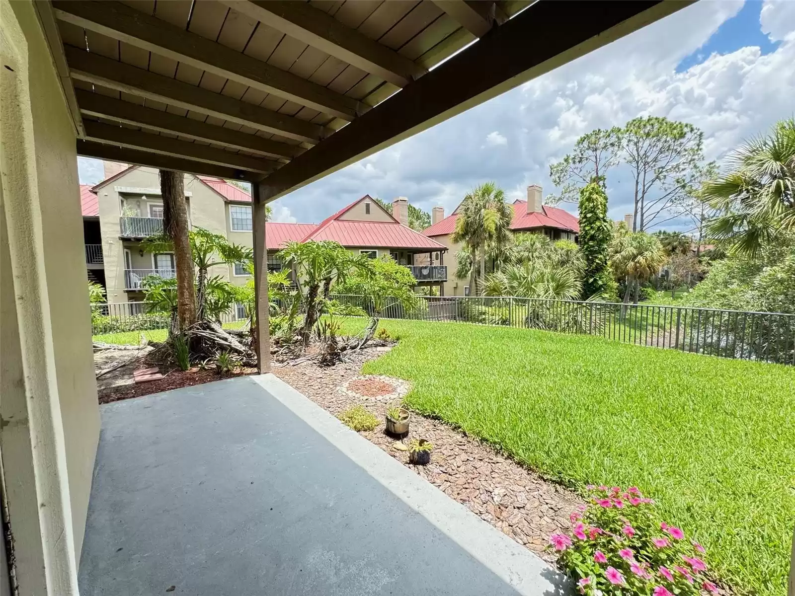 249 AFTON SQUARE, ALTAMONTE SPRINGS, Florida 32714, 2 Bedrooms Bedrooms, ,1 BathroomBathrooms,Residential,For Sale,AFTON,MFRO6192593