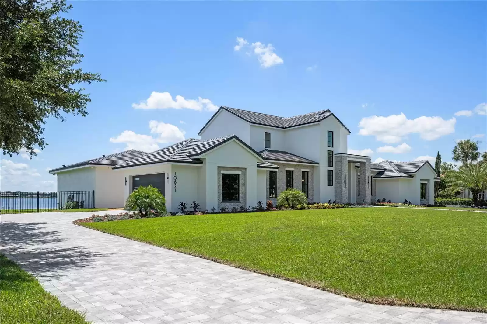 10821 BAYSHORE DRIVE, WINDERMERE, Florida 34786, 4 Bedrooms Bedrooms, ,4 BathroomsBathrooms,Residential,For Sale,BAYSHORE,MFRO6189960