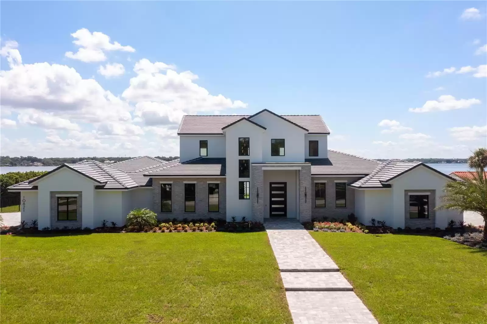 10821 BAYSHORE DRIVE, WINDERMERE, Florida 34786, 4 Bedrooms Bedrooms, ,4 BathroomsBathrooms,Residential,For Sale,BAYSHORE,MFRO6189960