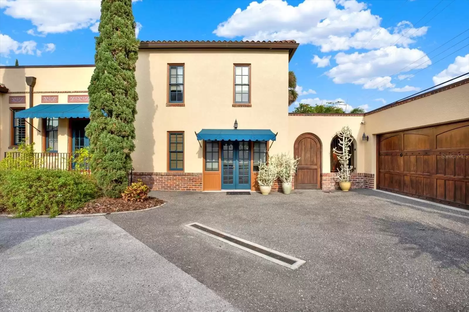 Side Entrance & Garage