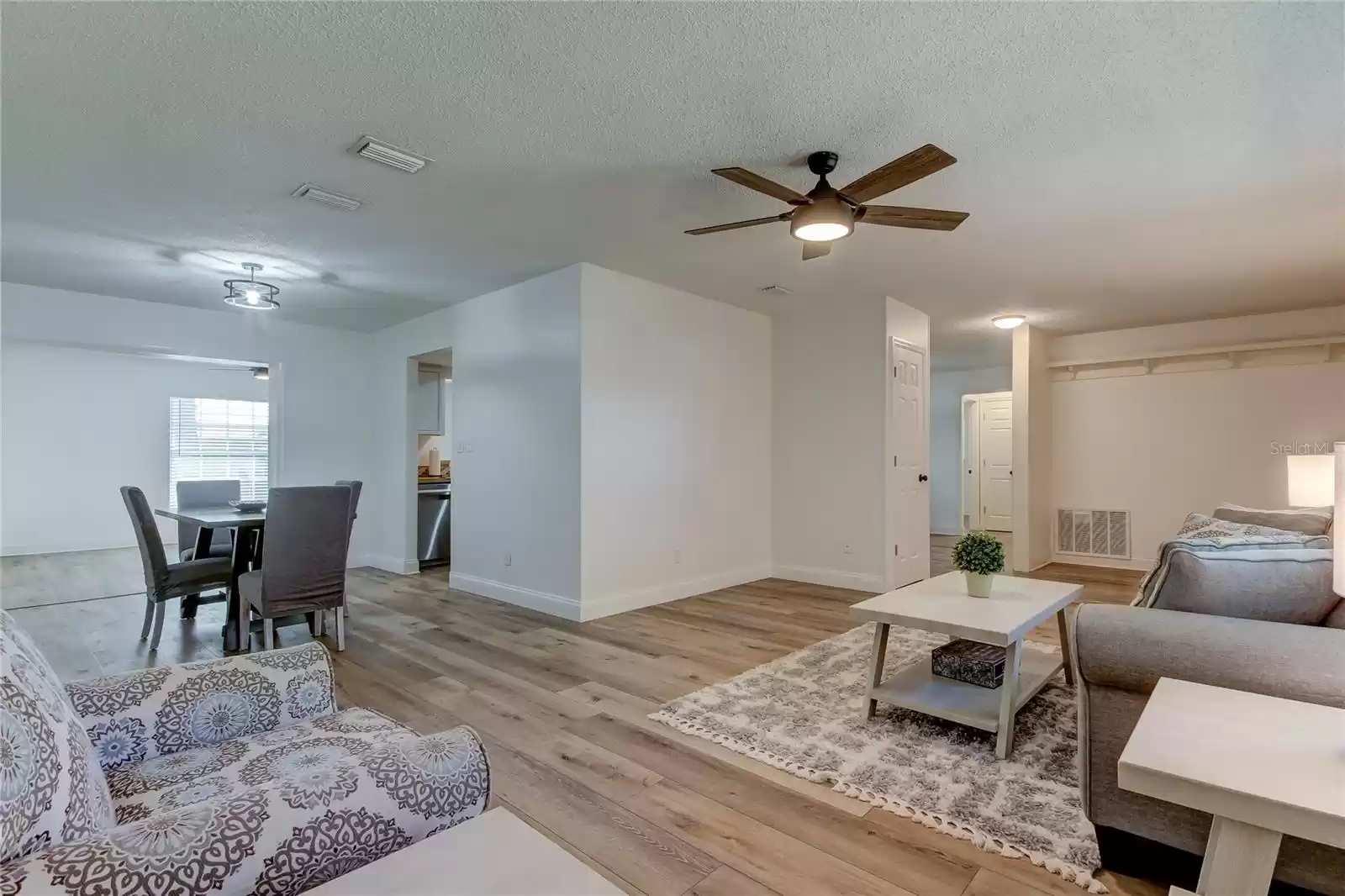 Living room / dining room