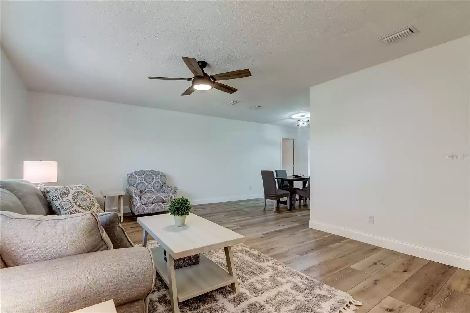 Living room - open space for a console table or tv