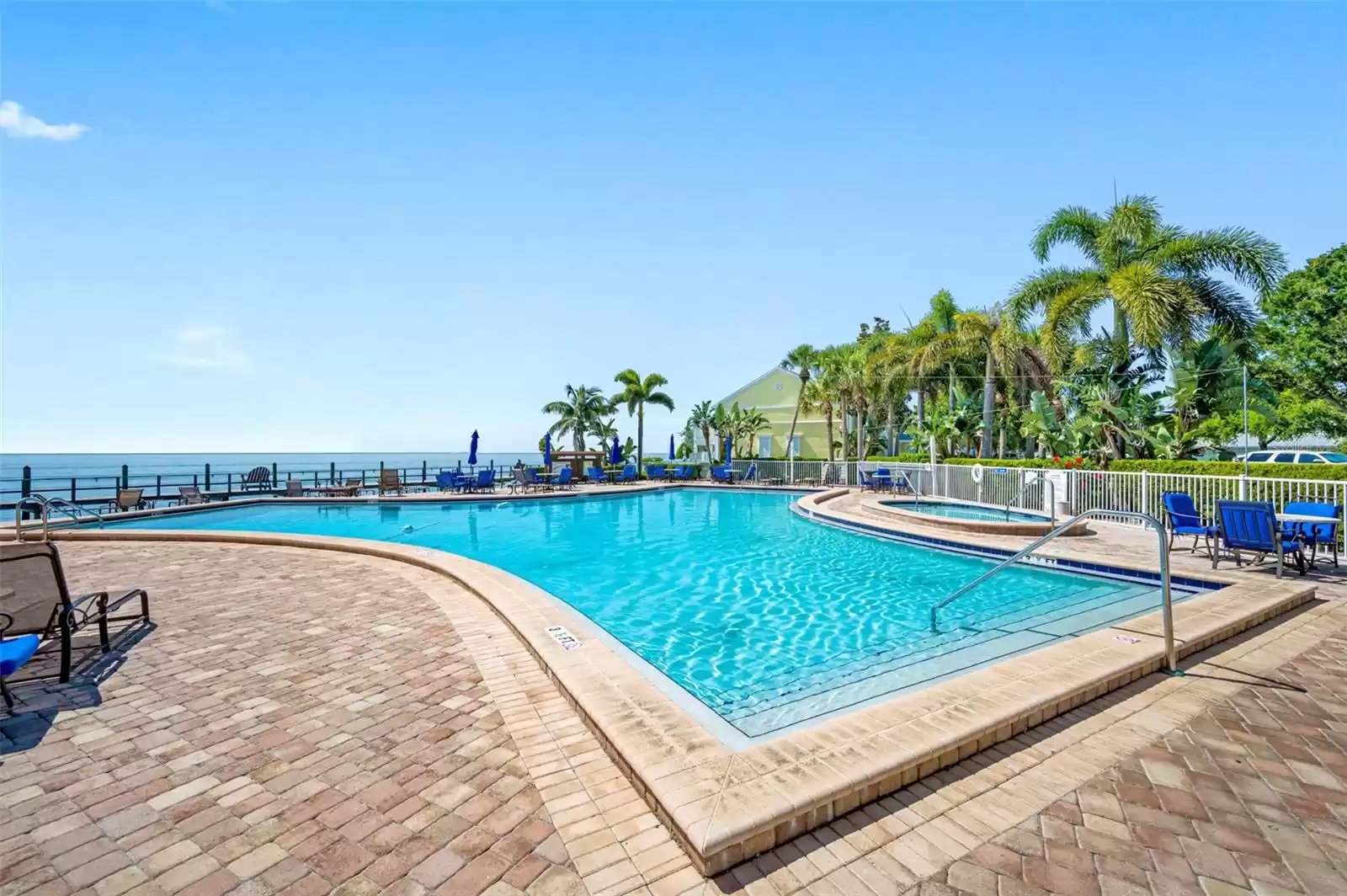 4874 COQUINA KEY DRIVE, ST PETERSBURG, Florida 33705, 1 Bedroom Bedrooms, ,1 BathroomBathrooms,Residential,For Sale,COQUINA KEY,MFRU8238104