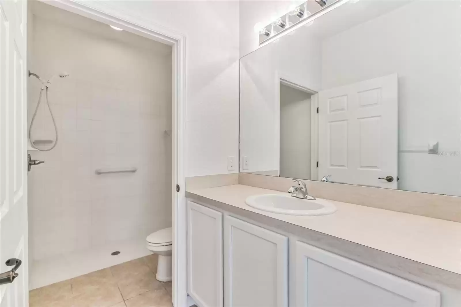 1566 VIENNA SQUARE DRIVE, WINTER HAVEN, Florida 33884, 2 Bedrooms Bedrooms, ,2 BathroomsBathrooms,Residential,For Sale,VIENNA SQUARE,MFRO6195187