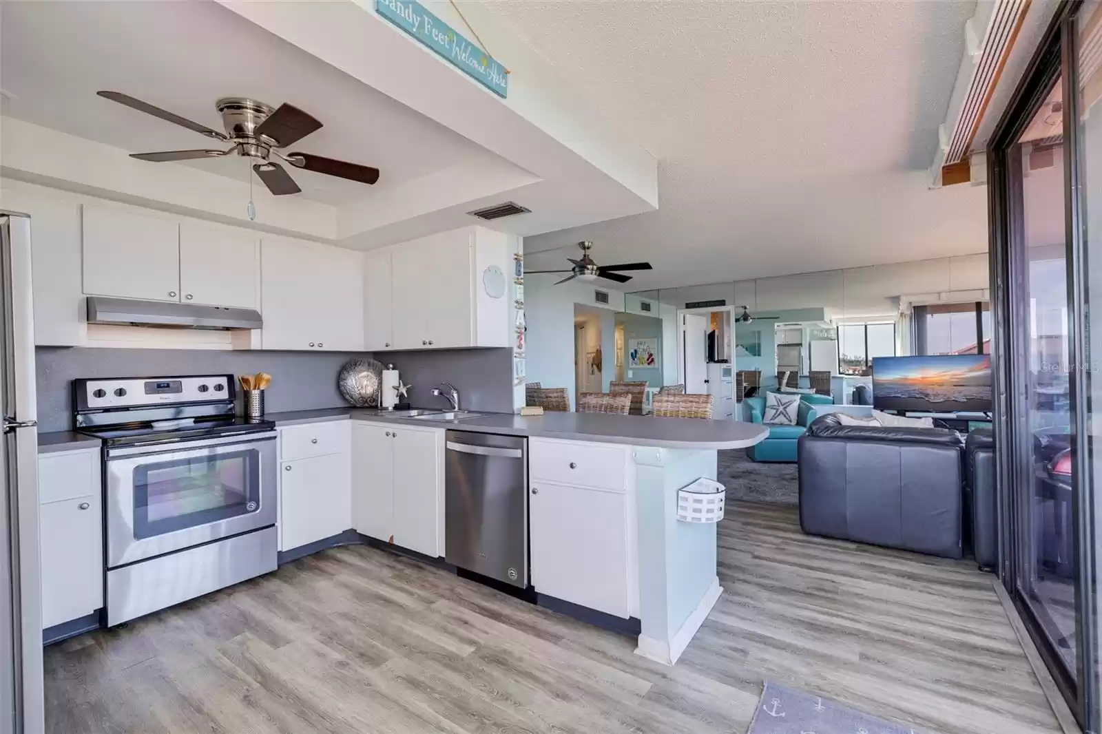 6219 PALMA DEL MAR BOULEVARD, SAINT PETERSBURG, Florida 33715, 2 Bedrooms Bedrooms, ,2 BathroomsBathrooms,Residential,For Sale,PALMA DEL MAR,MFRU8237520