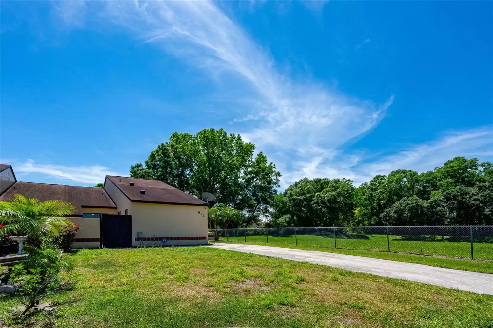 632 GOLDEN SUNSHINE CIRCLE, ORLANDO, Florida 32807, 3 Bedrooms Bedrooms, ,2 BathroomsBathrooms,Residential,For Sale,GOLDEN SUNSHINE,MFRO6194791