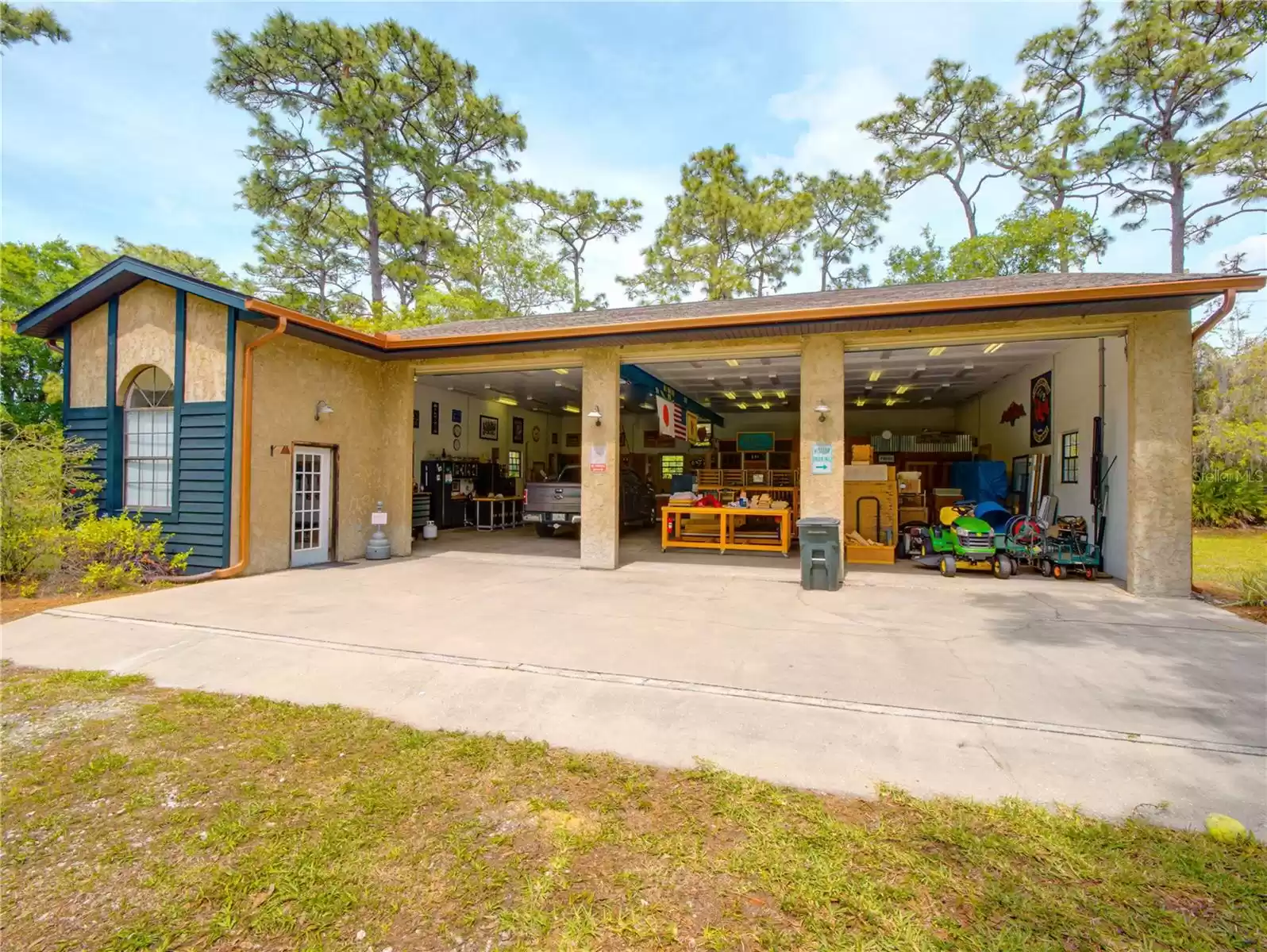 Huge 2380 SF block 6-8 car garage/shop has office with 3 roll up doors.