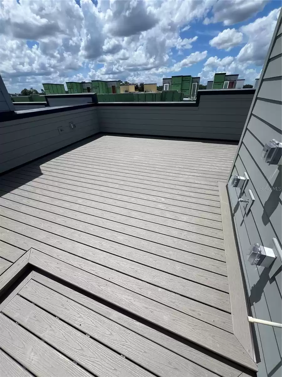 Rooftop terrace with Trex flooring