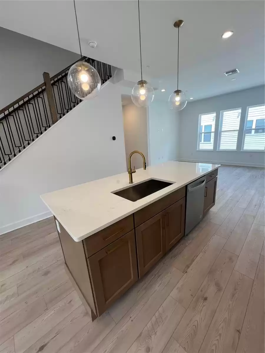 Kitchen - quartz countertops