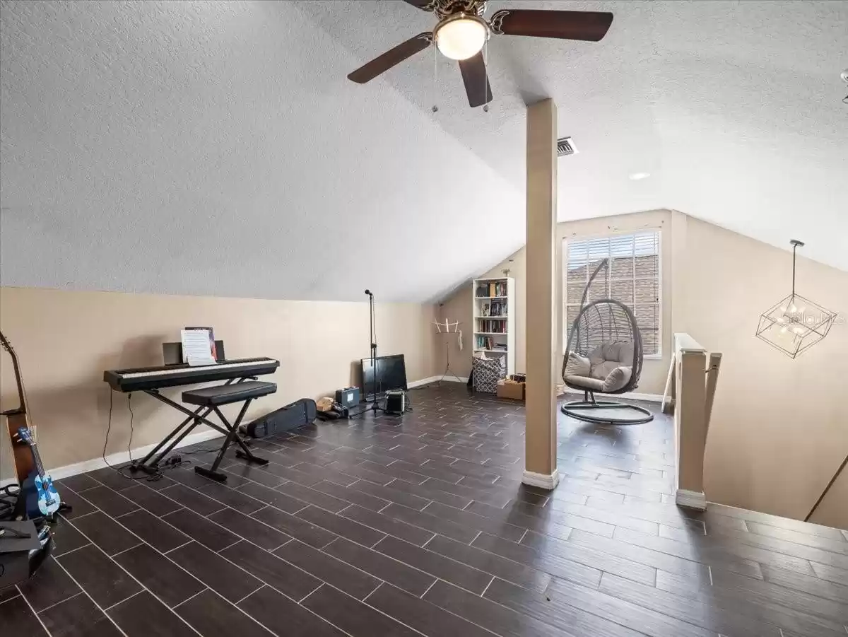 Upstairs Loft/Bonus Room