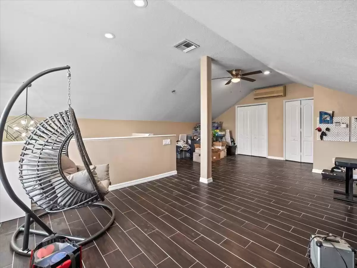 Upstairs Loft/Bonus Room