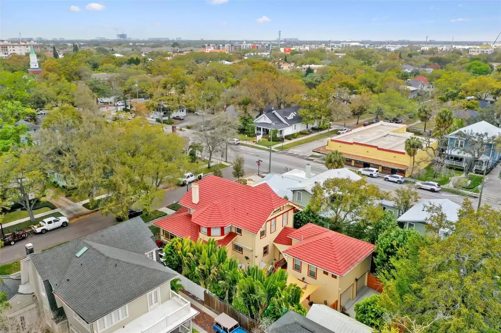 704 NEWPORT AVENUE, TAMPA, Florida 33606, 5 Bedrooms Bedrooms, ,4 BathroomsBathrooms,Residential,For Sale,NEWPORT,MFRT3518693