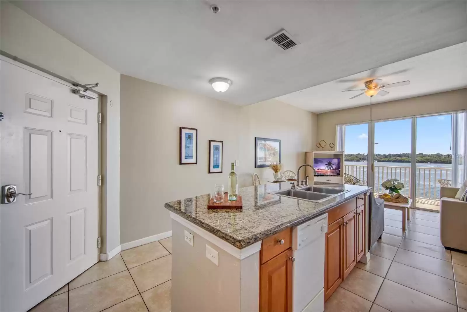 Another view of kitchen, even has dishwasher!