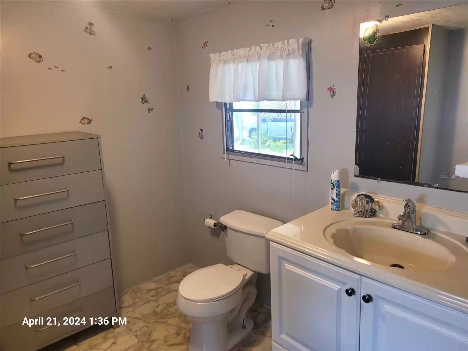 Bathroom 1 - L Shaped