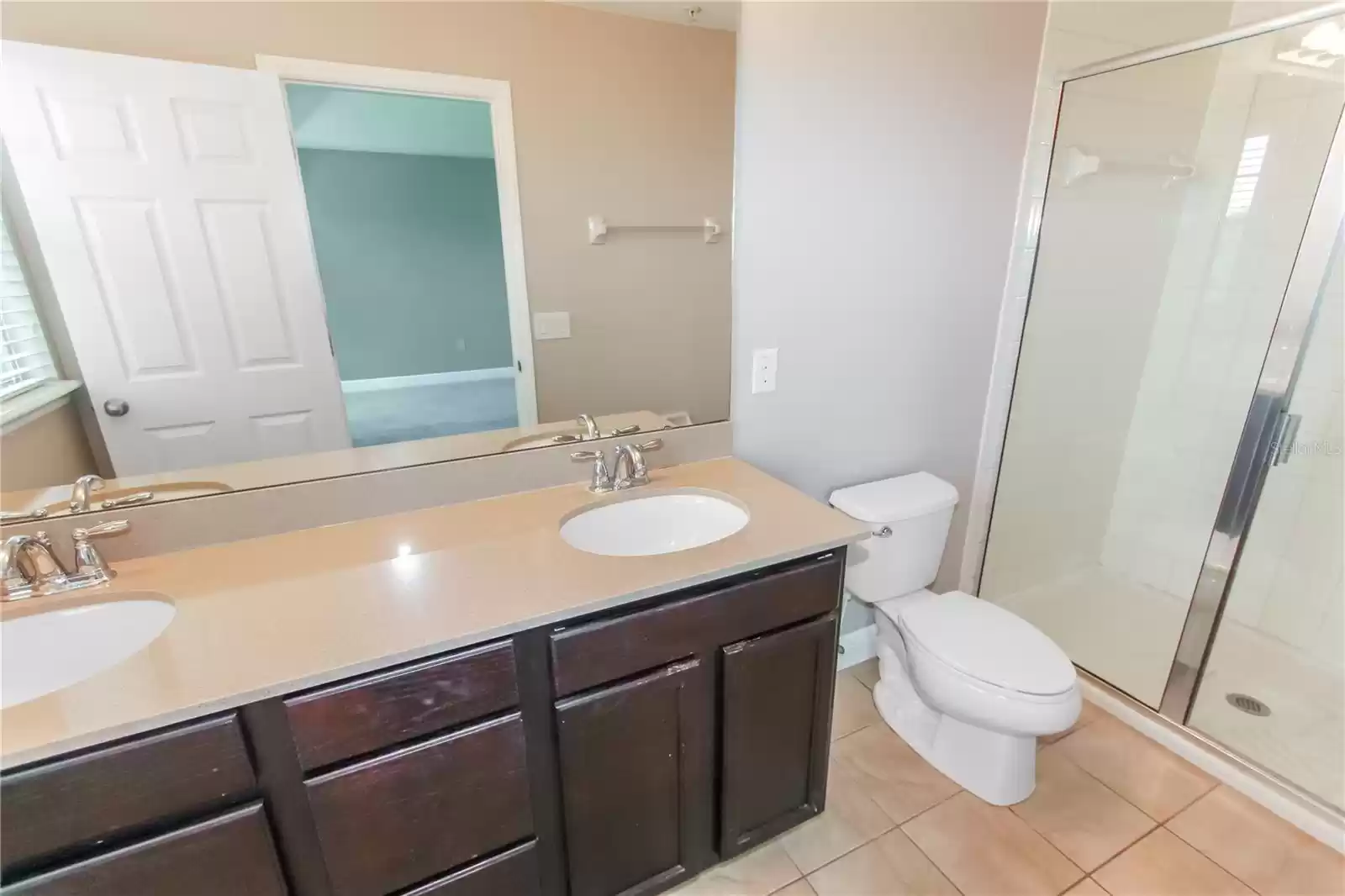 Main Bathroom - double sinks (upstairs)