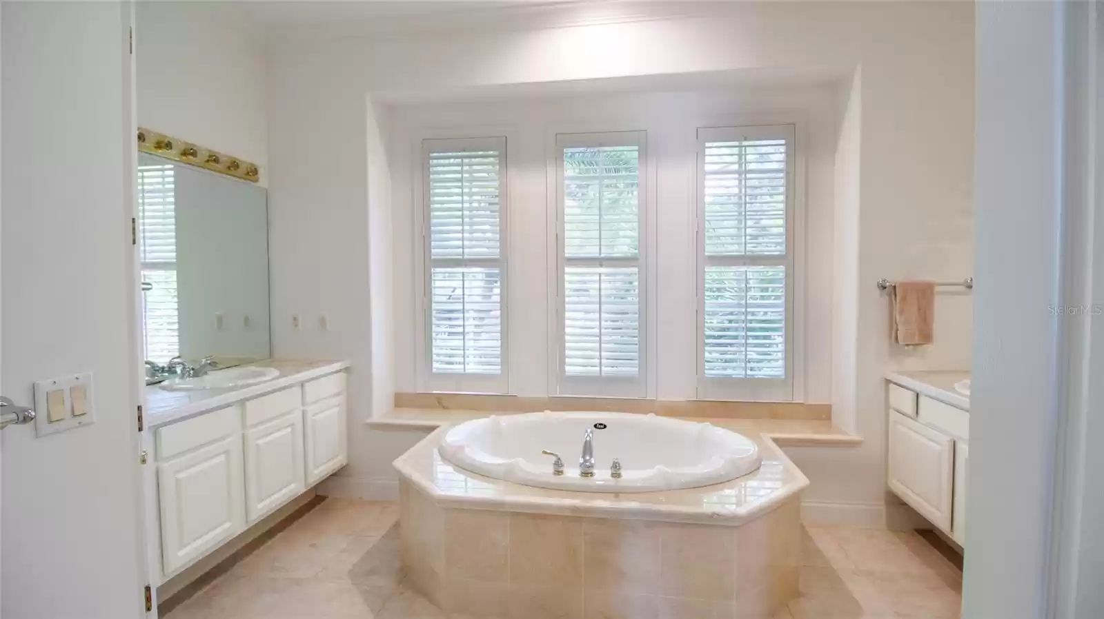 12137 CRESCENT COVE COURT, WINDERMERE, Florida 34786, 6 Bedrooms Bedrooms, ,7 BathroomsBathrooms,Residential Lease,For Rent,CRESCENT COVE,MFRO6199200