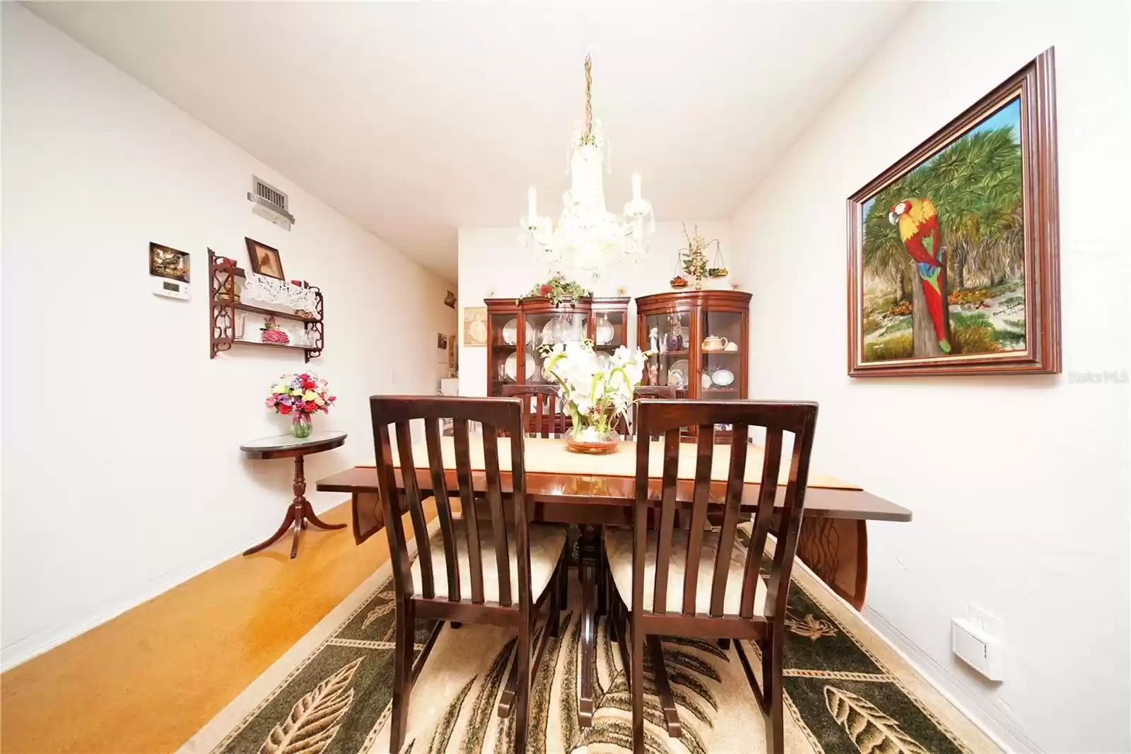 Elegantly furnished dining area with all that can convey.