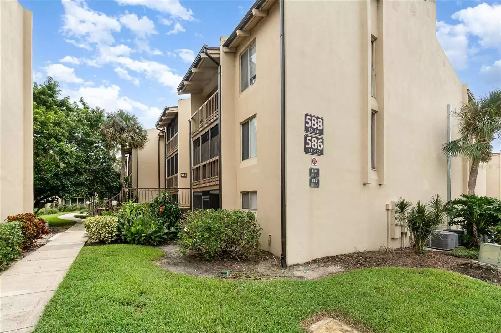 588 ORANGE DRIVE, ALTAMONTE SPRINGS, Florida 32701, 1 Bedroom Bedrooms, ,1 BathroomBathrooms,Residential,For Sale,ORANGE,MFRO6199345