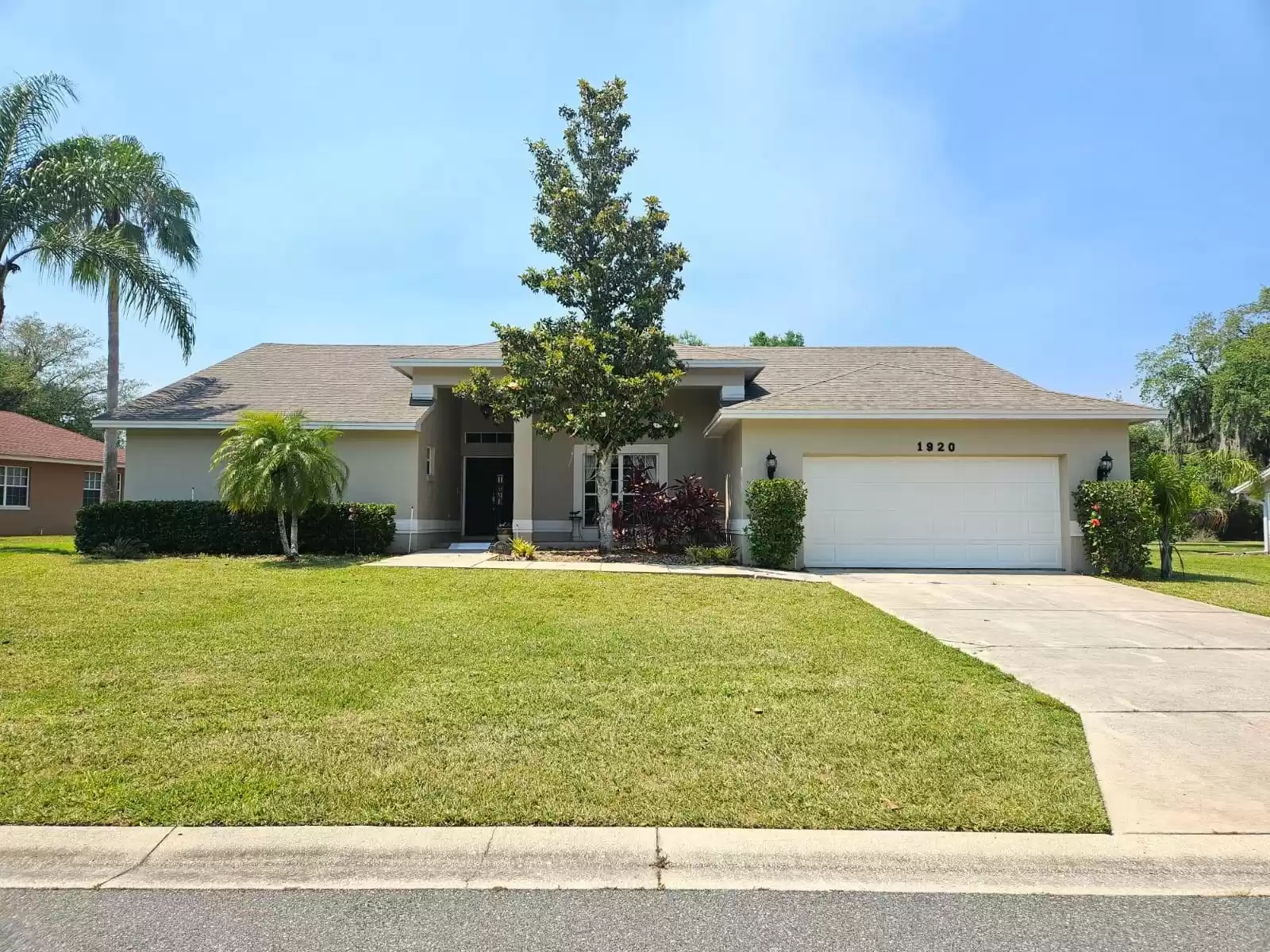 1920 FARRINGTON DRIVE, LAKELAND, Florida 33809, 4 Bedrooms Bedrooms, ,3 BathroomsBathrooms,Residential,For Sale,FARRINGTON,MFRL4944293