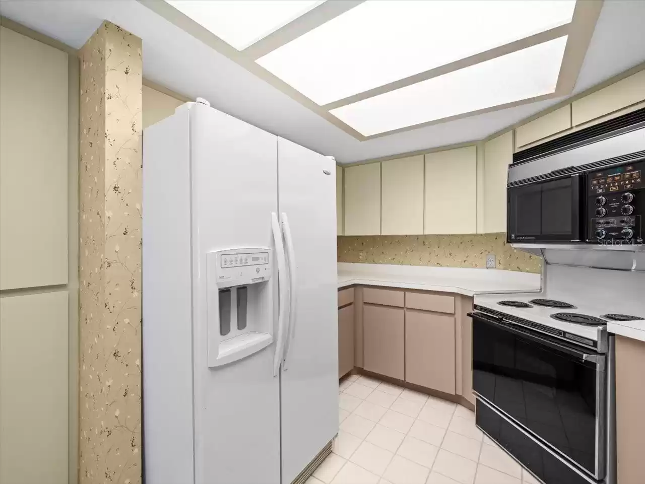 14820 RUE DE BAYONNE, CLEARWATER, Florida 33762, 3 Bedrooms Bedrooms, ,2 BathroomsBathrooms,Residential,For Sale,RUE DE BAYONNE,0,MFRU8240917