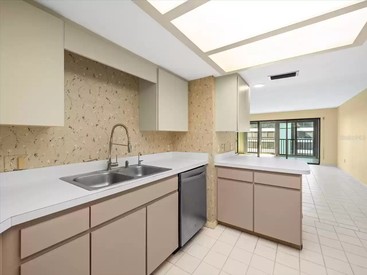 14820 RUE DE BAYONNE, CLEARWATER, Florida 33762, 3 Bedrooms Bedrooms, ,2 BathroomsBathrooms,Residential,For Sale,RUE DE BAYONNE,0,MFRU8240917