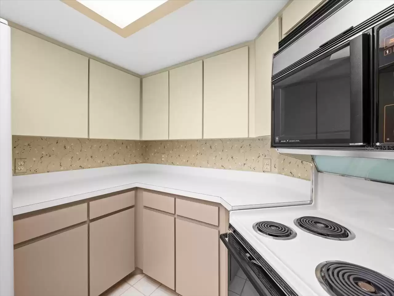 14820 RUE DE BAYONNE, CLEARWATER, Florida 33762, 3 Bedrooms Bedrooms, ,2 BathroomsBathrooms,Residential,For Sale,RUE DE BAYONNE,0,MFRU8240917