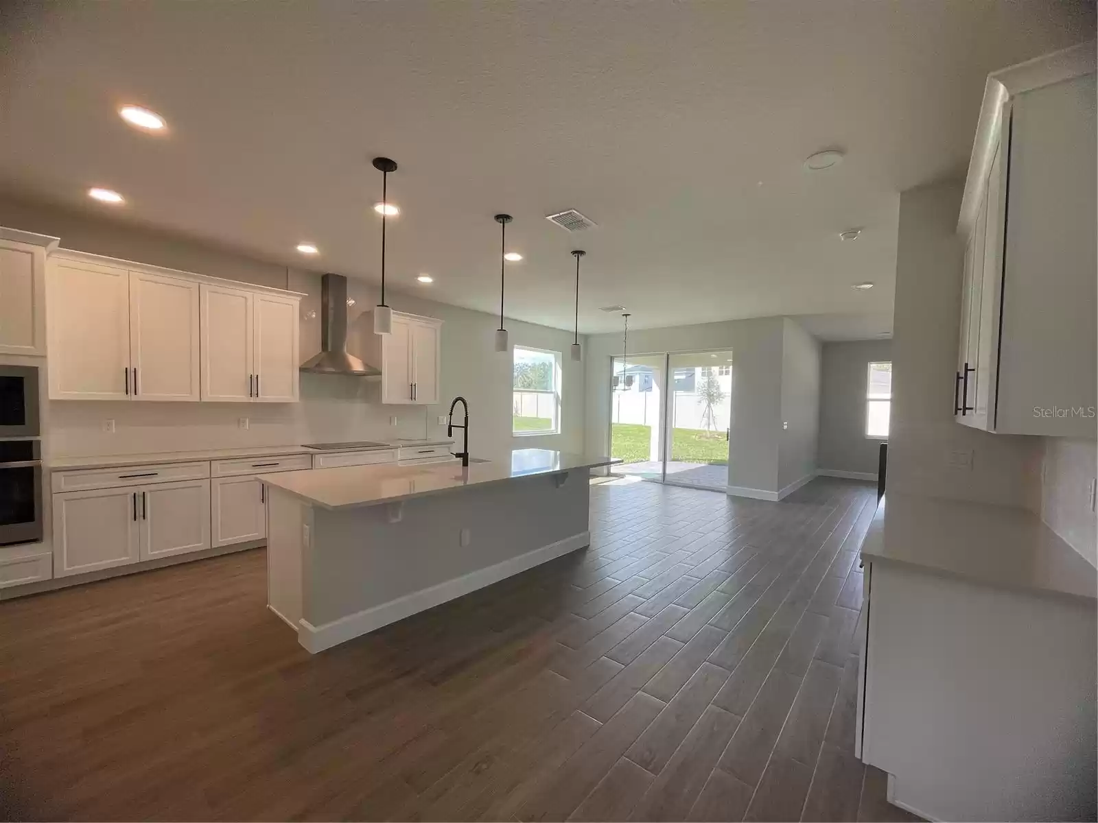 124 LAKE DRIVE, OVIEDO, Florida 32765, 5 Bedrooms Bedrooms, ,4 BathroomsBathrooms,Residential,For Sale,LAKE,MFRO6201331