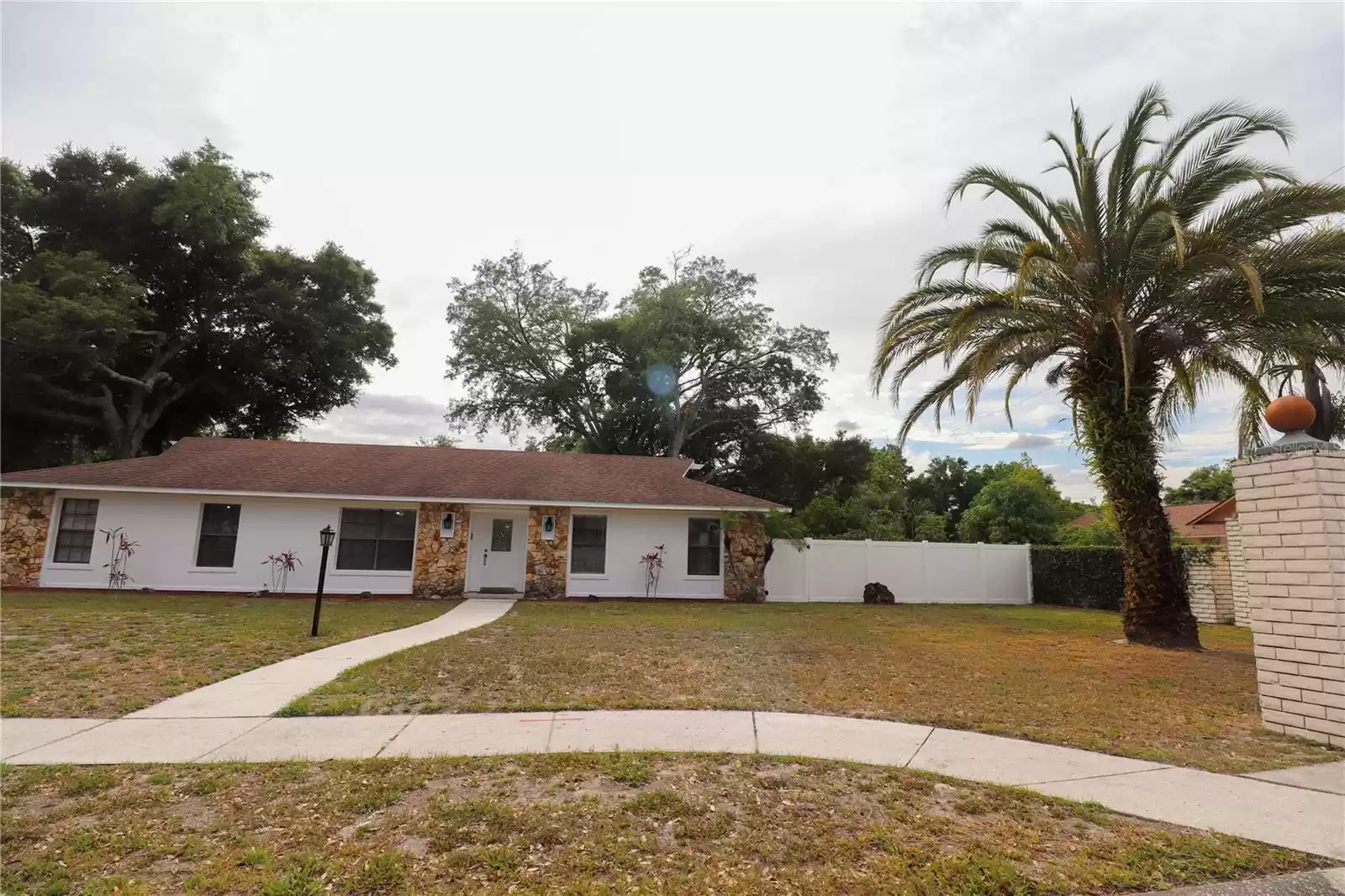 Spacious front yard.