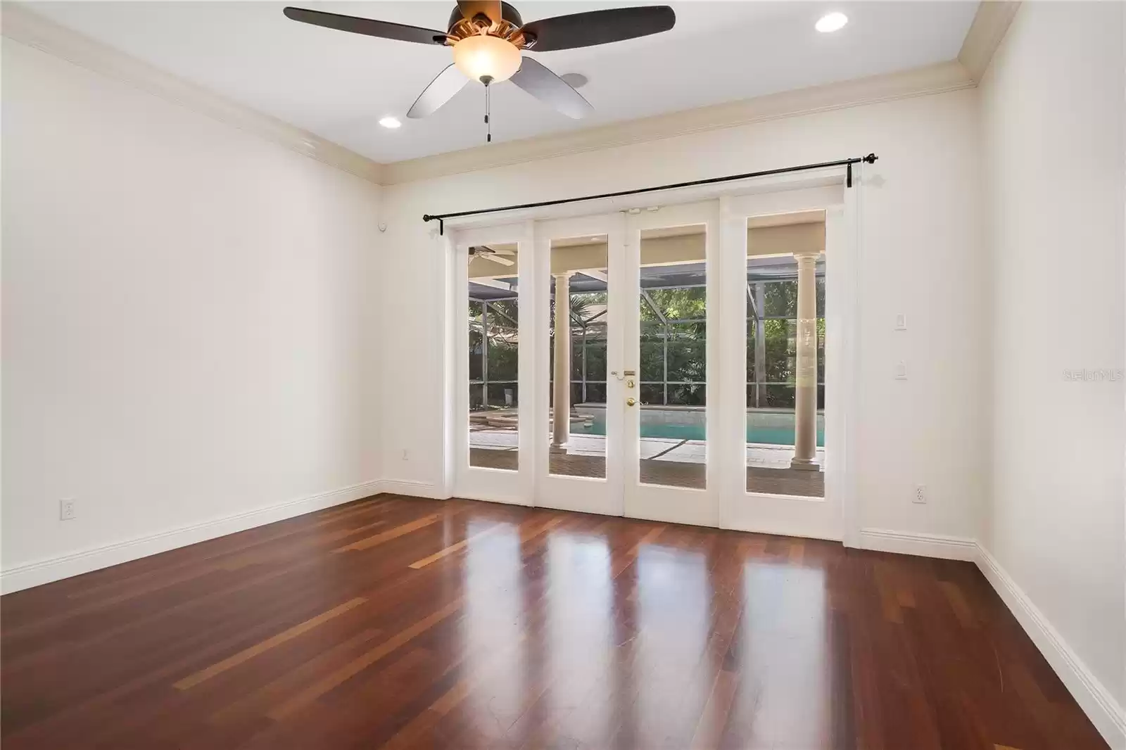 Spacious living room.