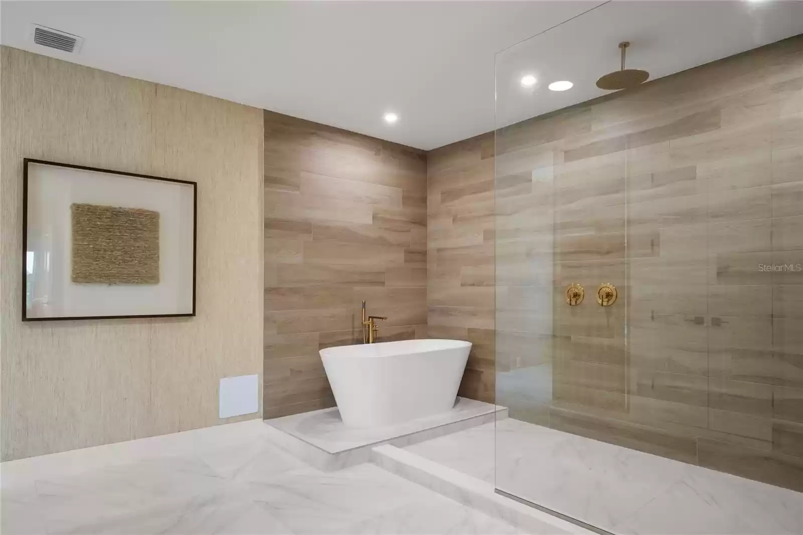 Shower / Tub