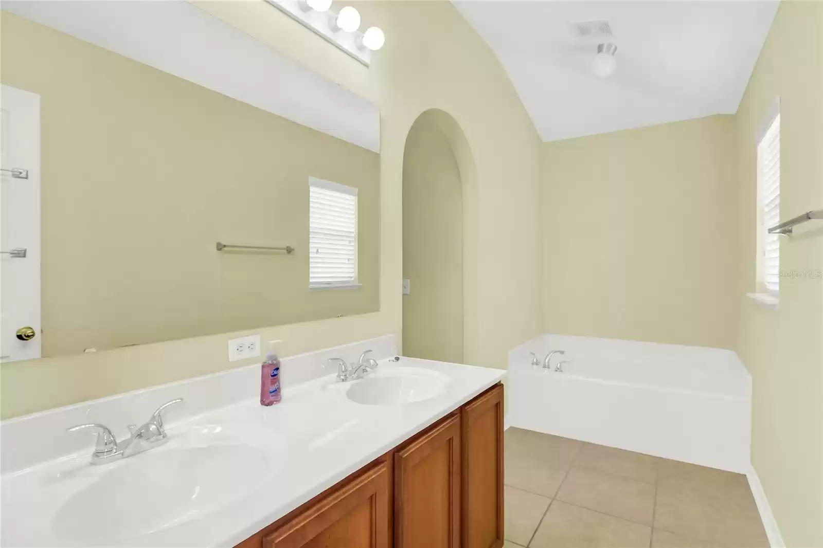 1073 OSPREY COVE CIRCLE, GROVELAND, Florida 34736, 4 Bedrooms Bedrooms, ,2 BathroomsBathrooms,Residential,For Sale,OSPREY COVE,MFRG5082090