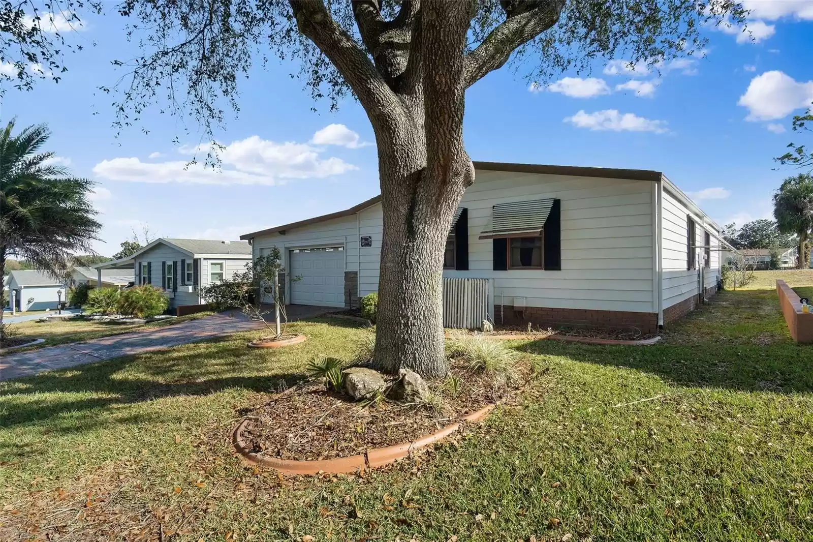 1609 MAGNOLIA AVENUE, THE VILLAGES, Florida 32159, 2 Bedrooms Bedrooms, ,2 BathroomsBathrooms,Residential,For Sale,MAGNOLIA,MFRG5082121