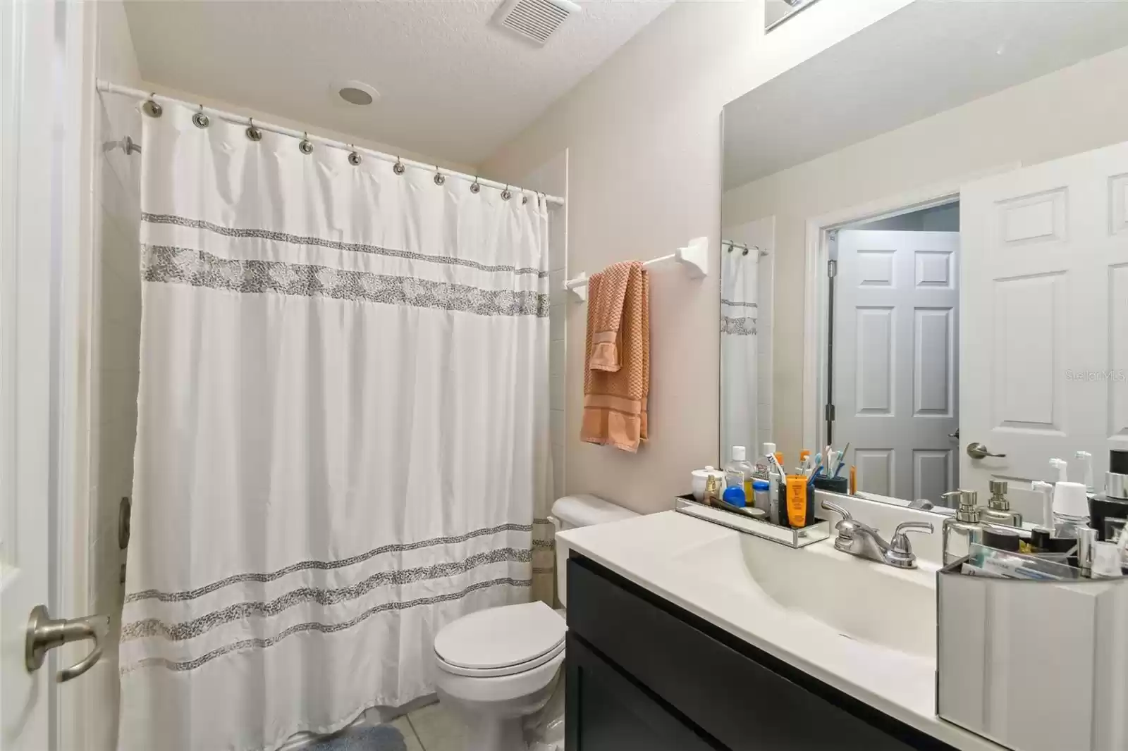 14090 AVENUE OF THE GROVES, WINTER GARDEN, Florida 34787, 2 Bedrooms Bedrooms, ,2 BathroomsBathrooms,Residential,For Sale,AVENUE OF THE GROVES,MFRO6205434