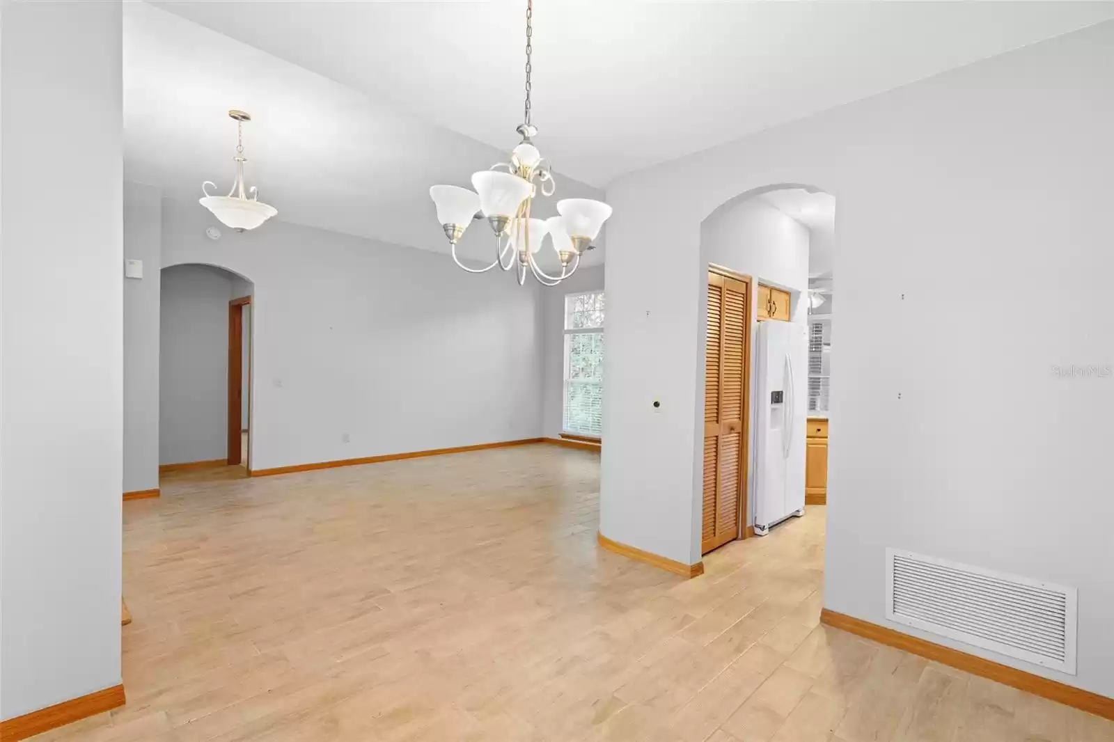 Dining area towards entrance.