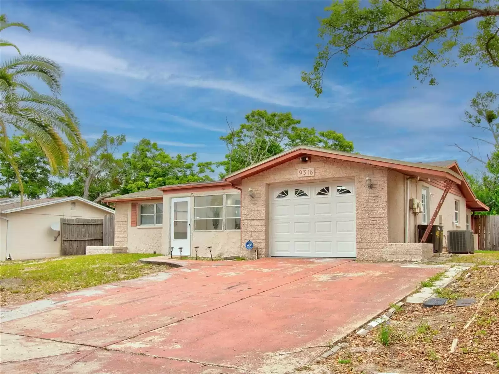 9316 MARK TWAIN LANE, PORT RICHEY, Florida 34668, 2 Bedrooms Bedrooms, ,2 BathroomsBathrooms,Residential,For Sale,MARK TWAIN,MFRU8242936