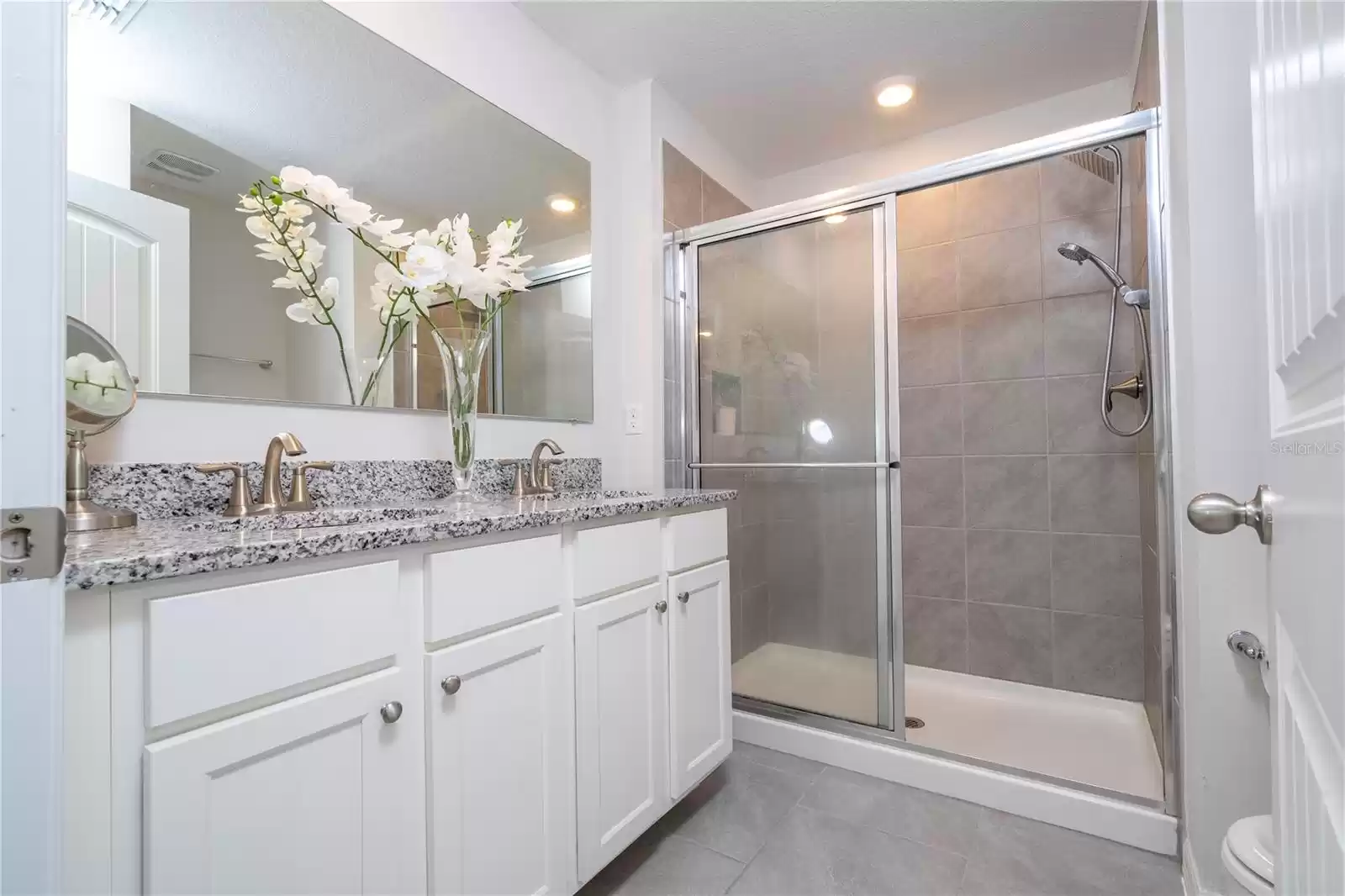 Double sinks and granite countertop