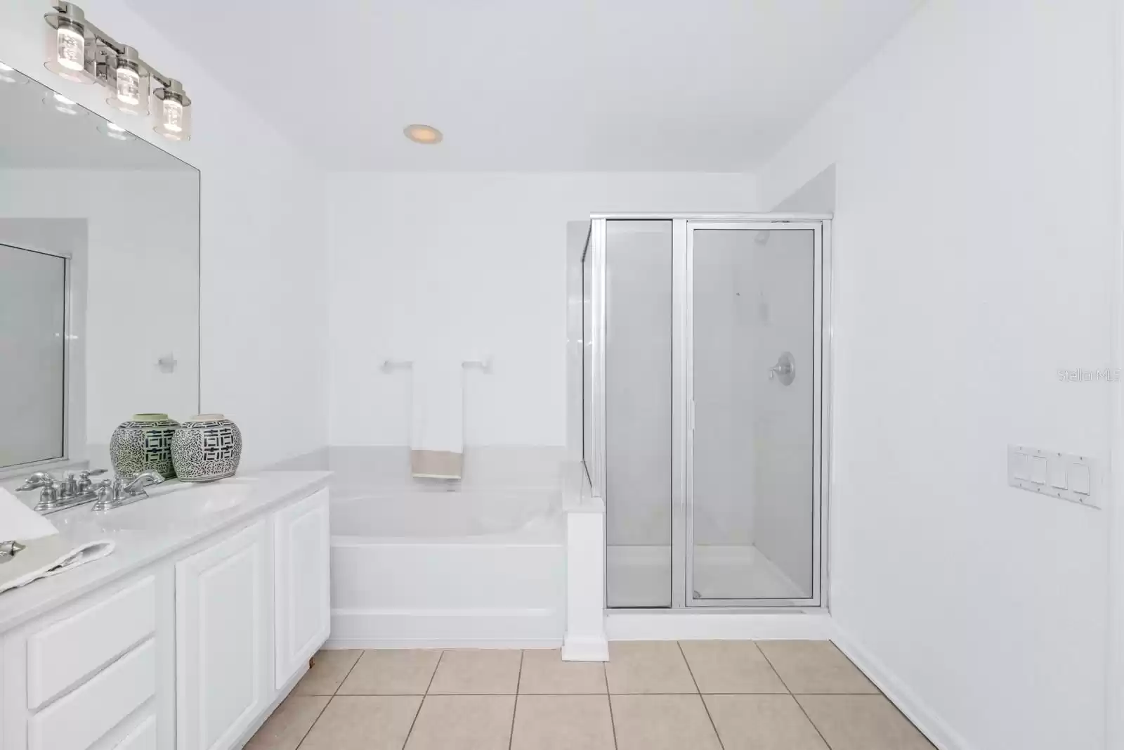 2nd flr. main bath.Has walk-in shower + garden tub