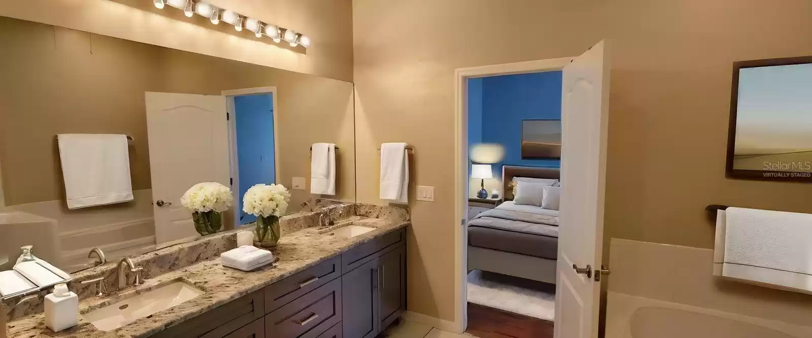 Master Bath (Virtually Staged)